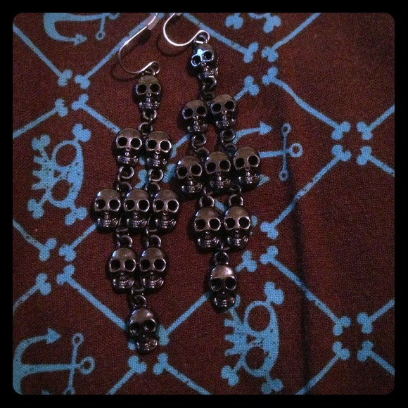 Skull dangle earrings