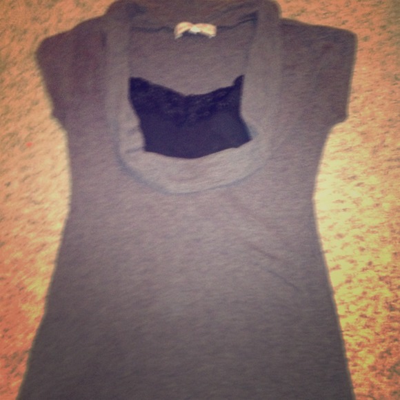 TRADED❌⭕🚫🚫✅✅Gray/black shirt. Looks great