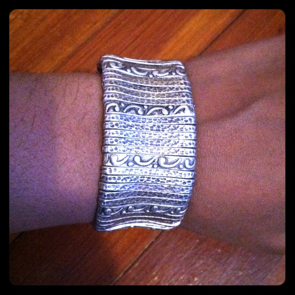 Traded Stretchy silver bracelet