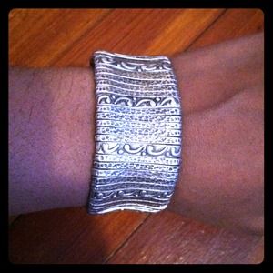 Traded Stretchy silver bracelet