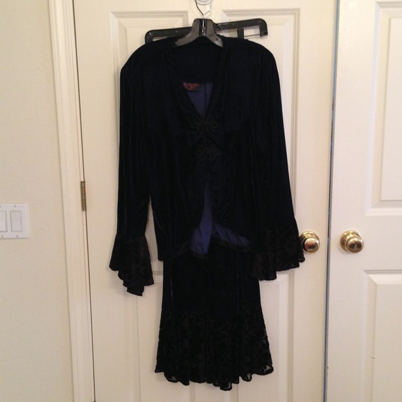 SOLD IN BUNDLECustom 2 piece royal blue black trim