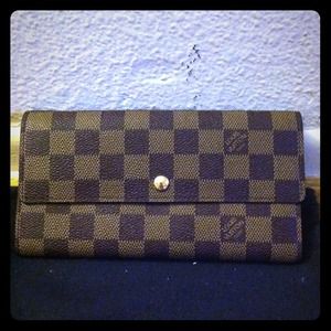 *******SOLD******LV Replica wallet~