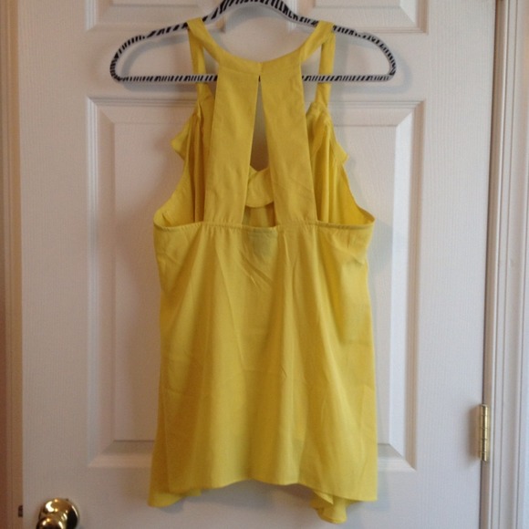 *****Bundled***** Yellow top - Picture 2 of 4