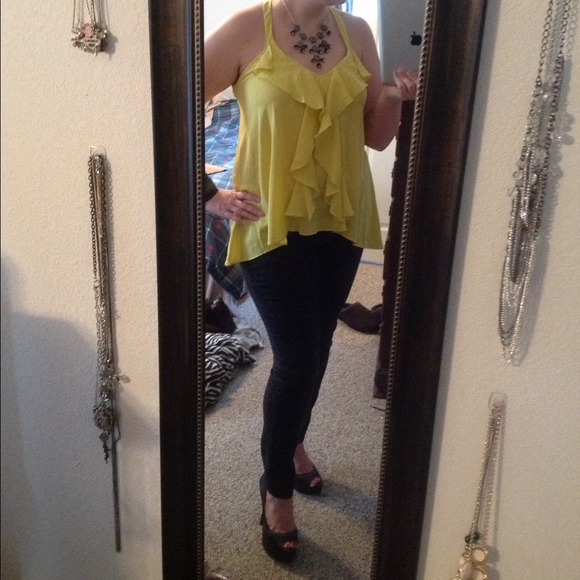 *****Bundled***** Yellow top - Picture 3 of 4