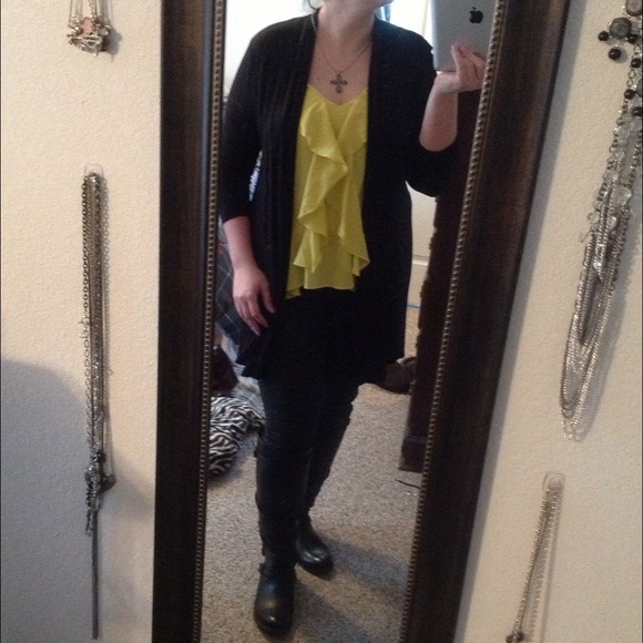 *****Bundled***** Yellow top - Picture 4 of 4