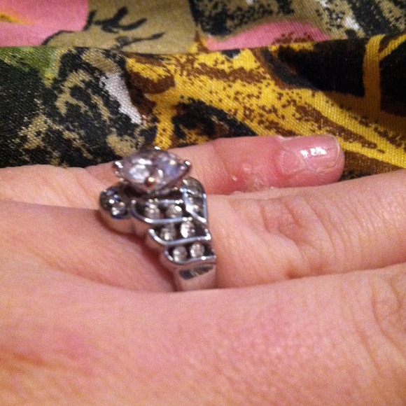 Weddin ring - Picture 2 of 3