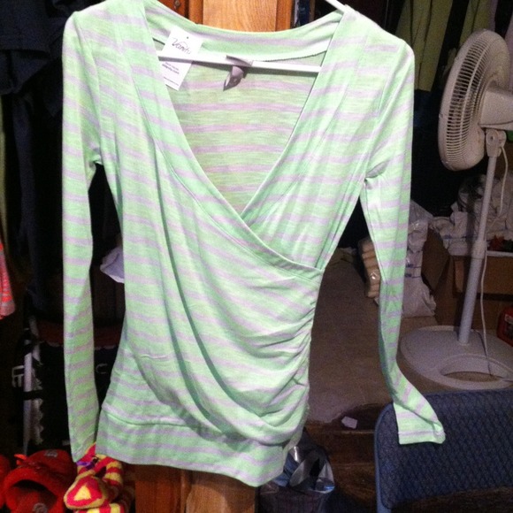 2 long sleeve shirts