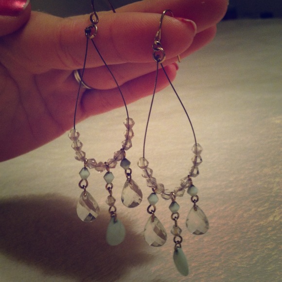 Pastel Green Dangle Earrings - Picture 1 of 2