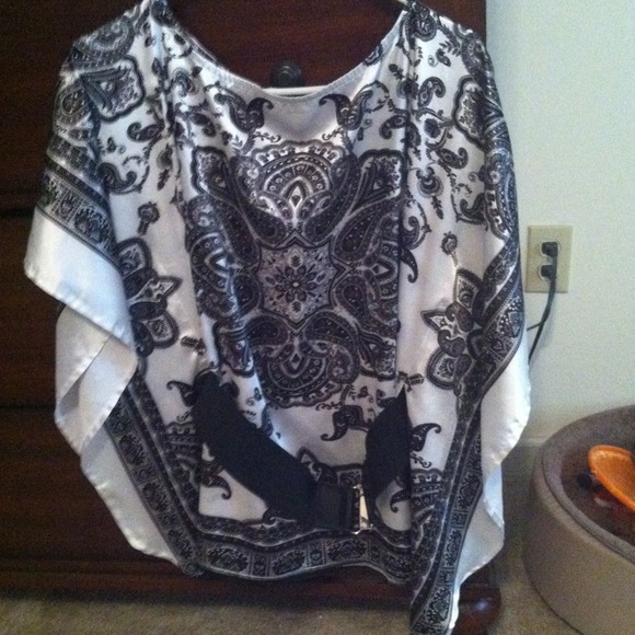 ❌BUNDLED AND SOLD❌Black/white dressy top - Picture 2 of 2