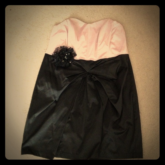 ❌SOLD❌Pink and Black TORRID Party Dress