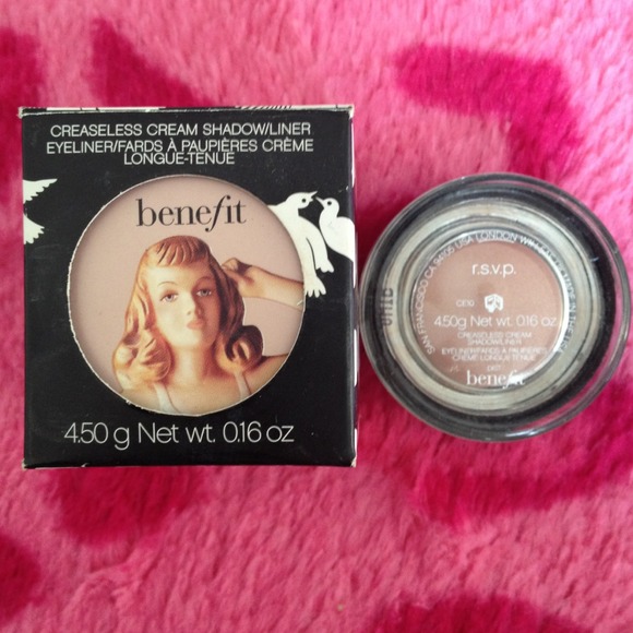 ⛔Sold⛔Benefit creaseless cream shadow in RSVP