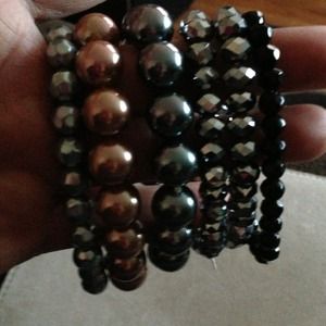Bundle of 6 stretch bracelets.