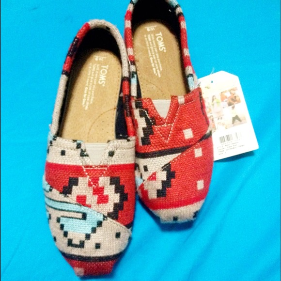 ✋SOLD✋ Tribal Print TOMS