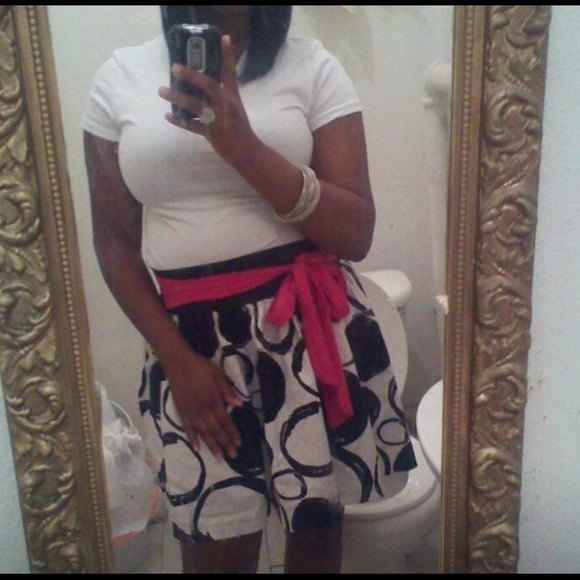 💢SOLD💢 Black & white skirt with pink belt