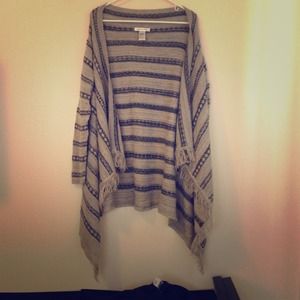 ❌SOLD❌NWOT Sweater Scarf Poncho