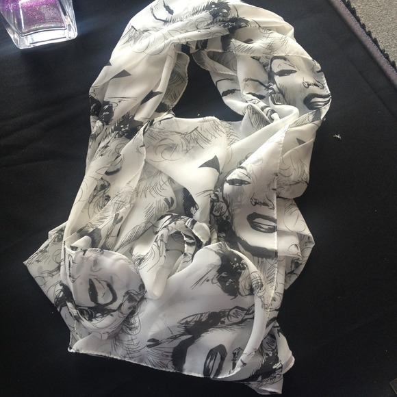 Marilyn monroe scarf💋💋