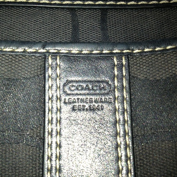 Crossbody 100% authentic Coach bag!! - Picture 2 of 4