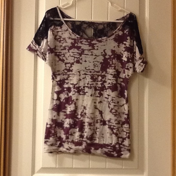 ⭐SOLD⭐Cute top from buckle