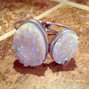 White & sliver crystal rock bracelet 💙✨