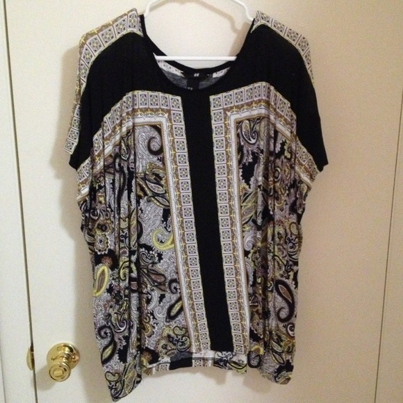 SOLD 🚫🚫🚫Fun comfy H&M top
