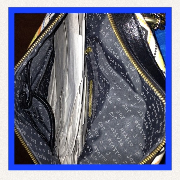 SOLD &📦with💗 - Olivia + Joy Satchel - NWT 🐝 - Picture 3 of 4