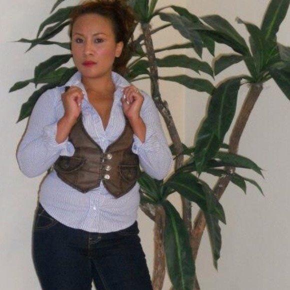 Pretty leather brown vest