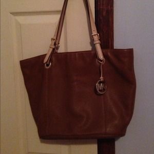 REDUCED***** Michael Kors jet set tote AUTHENTIC