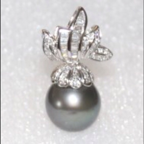 18k WhiteGold Diamond Tahitian Black Pearl Pendant