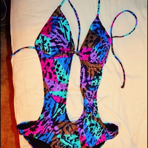 *Hold*Bathing suit❤