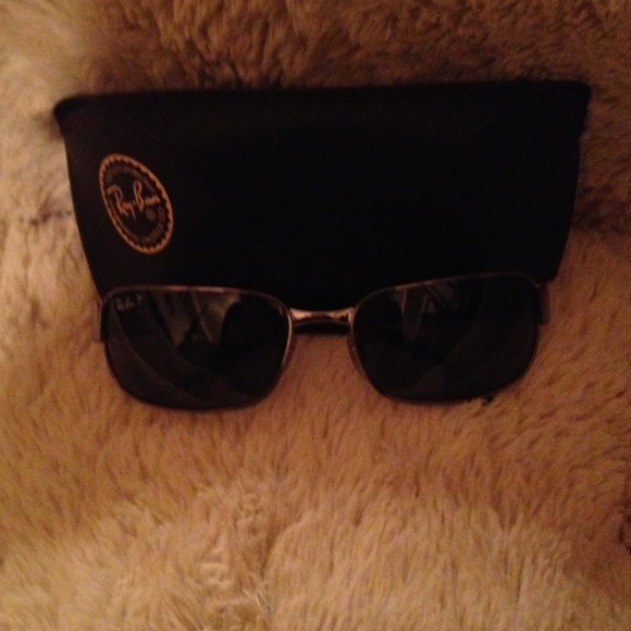 Ray-Ban Accessories - Sold💥@lsayoung Authentic Polarized Ray Bans 3215