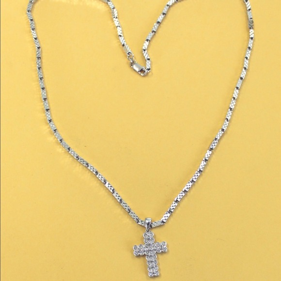 18K White Gold Cross Diamond Necklace Pendant