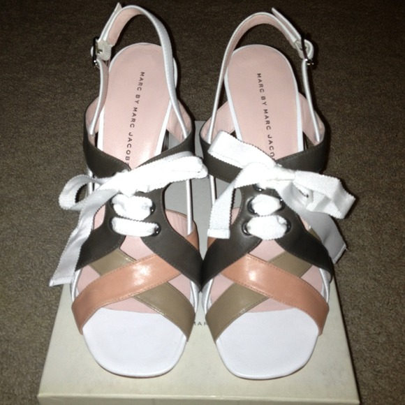 Marc Jacobs multi strap sandals with bow tie - Picture 2 of 3