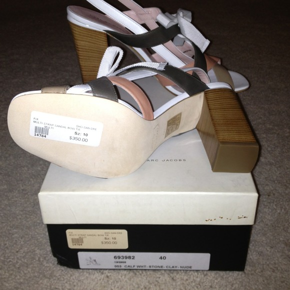 Marc Jacobs multi strap sandals with bow tie - Picture 3 of 3