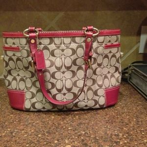 Coach Signature Gallery Tote