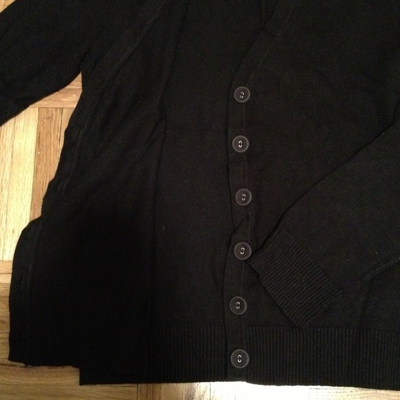 Black button up cardigan with ribbed bottom - Picture 2 of 2