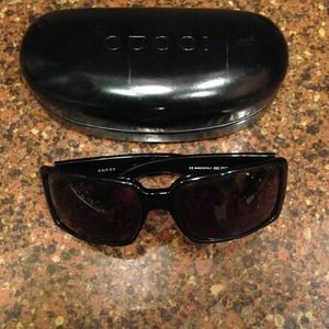 Black Gucci sunglasses with case