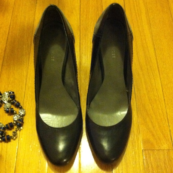 Colorblock Pumps - Picture 2 of 4