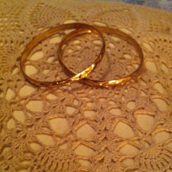Cute Gold-tone Bangles