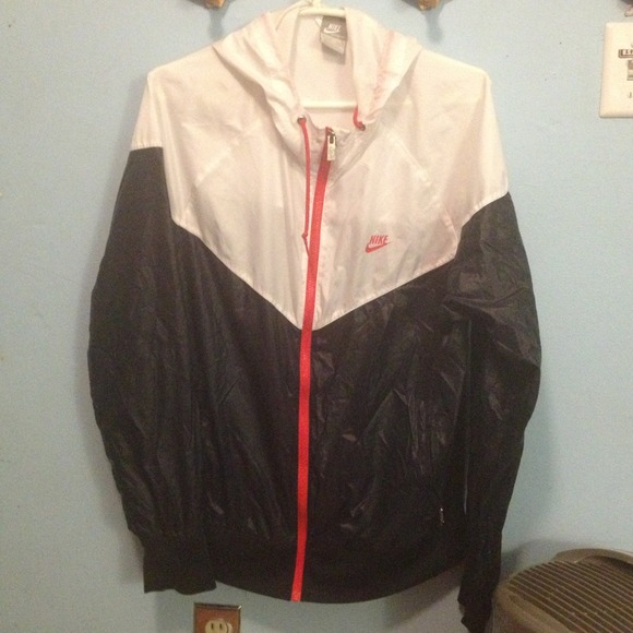 Nike red/white/dark blue MENS wind runner sz L. - Picture 1 of 1