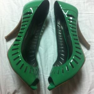 Patent 💃Green Jessica Simpson Pumps size 5.5