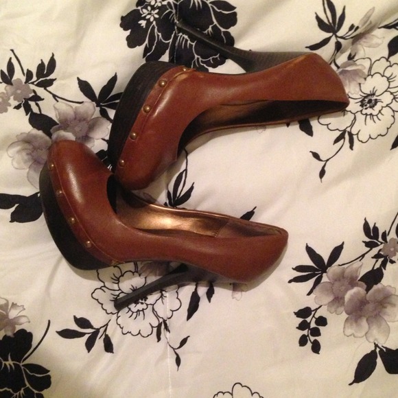 Halston women's size 10 heels