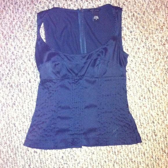 *reduced* navy blue sleeve-less blouse