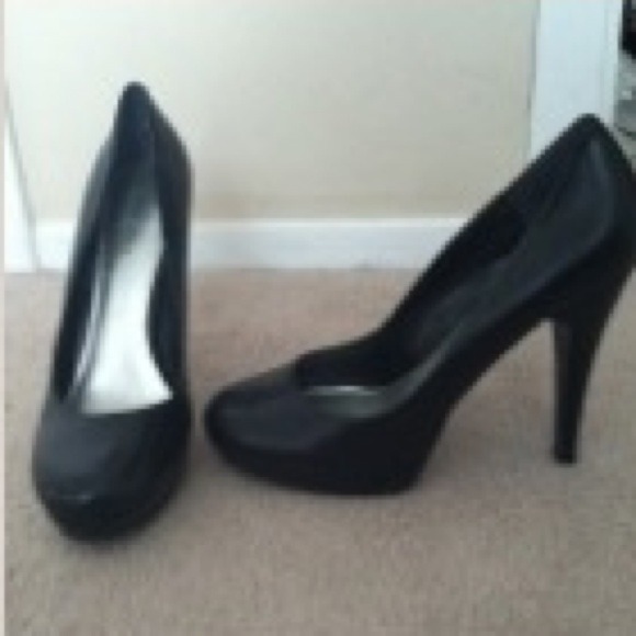 Black Nine West Pumps!