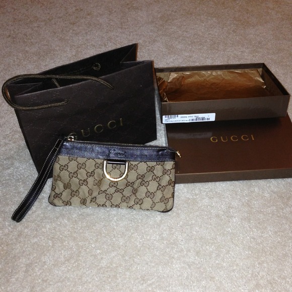 ✨RESERVED✨100% Authentic Gucci D Gold Wristlet