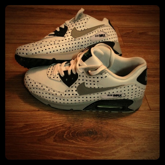 Nike Women's Polka dot Air Max 90
