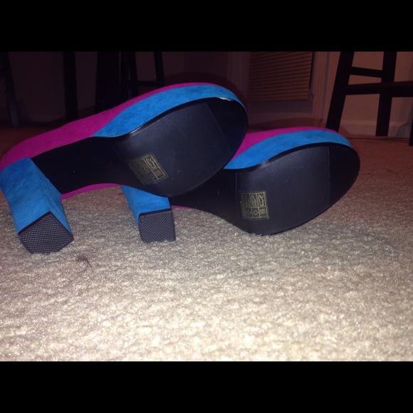 Pumps - Picture 3 of 3