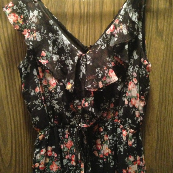 Floral black ruffle dress - Picture 2 of 3