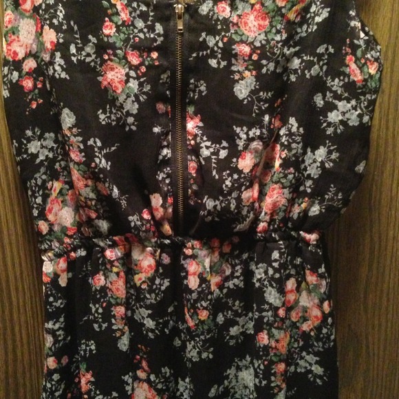Floral black ruffle dress - Picture 3 of 3
