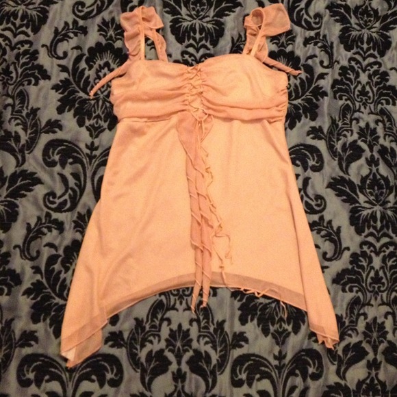 🎉SOLD🎉New without tags blouse with great details