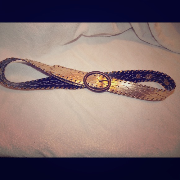 💥Sold💥Gold belt. Fits size 9